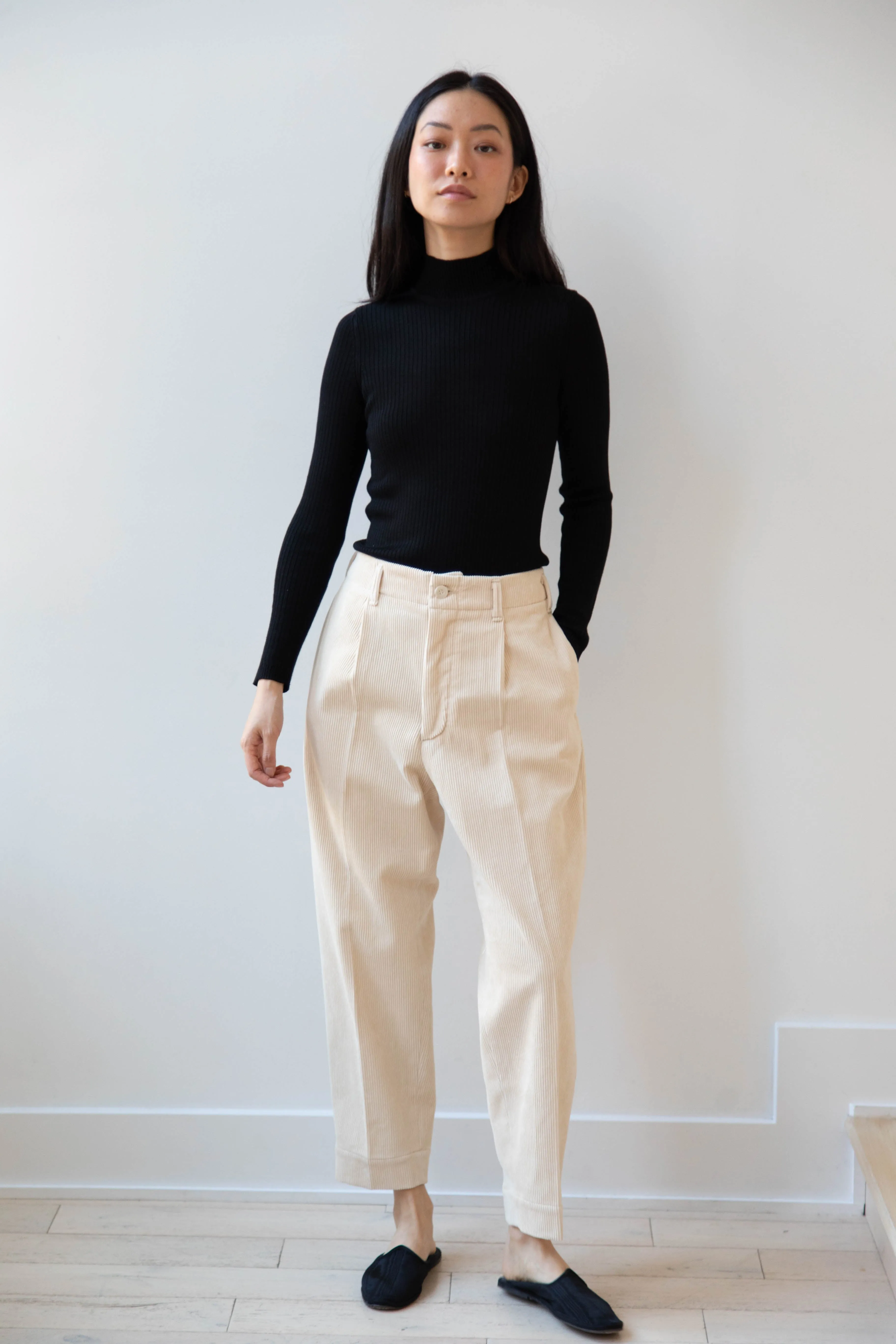 Aseedonclöud | HW Corduroy Slacks in Off White