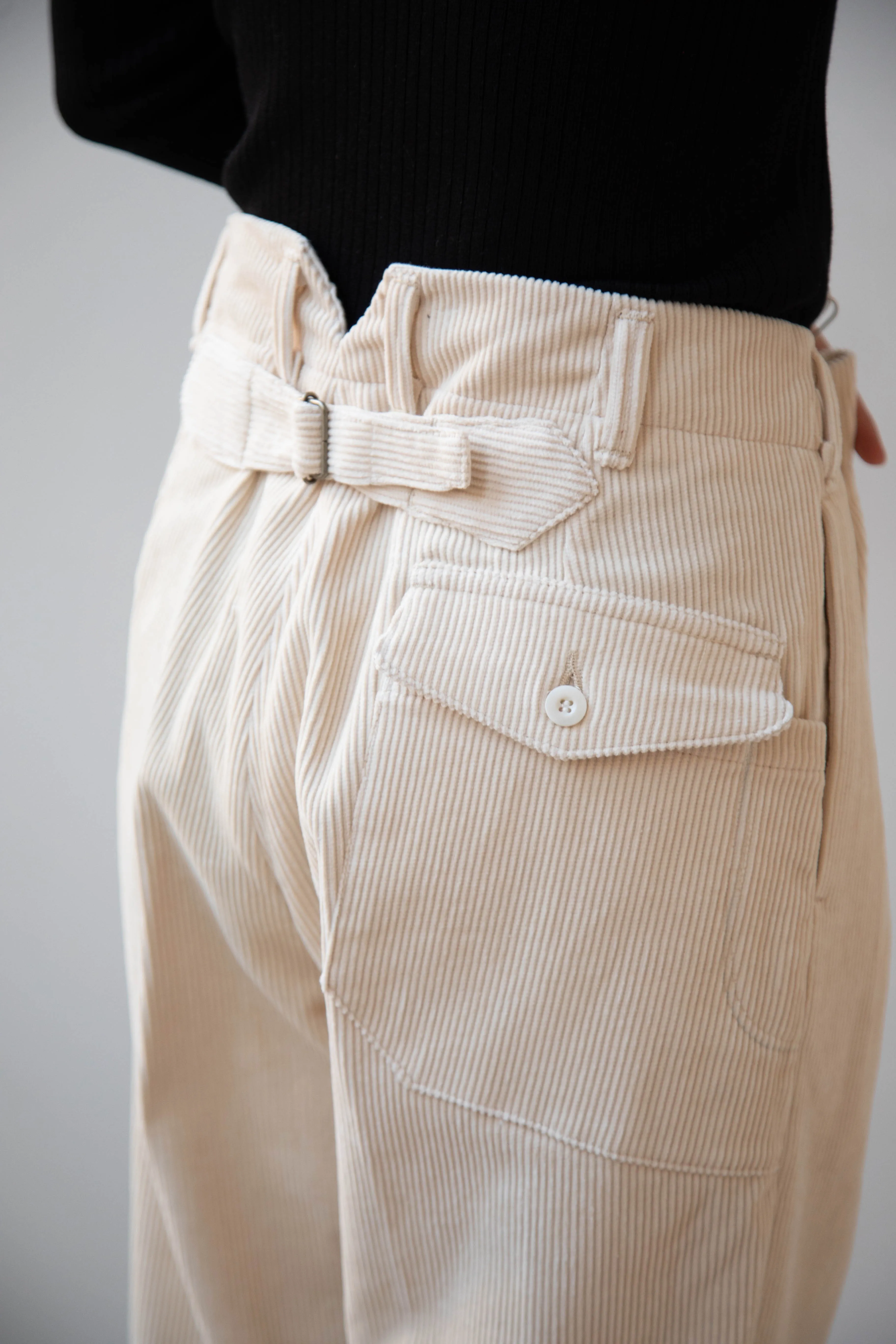 Aseedonclöud | HW Corduroy Slacks in Off White