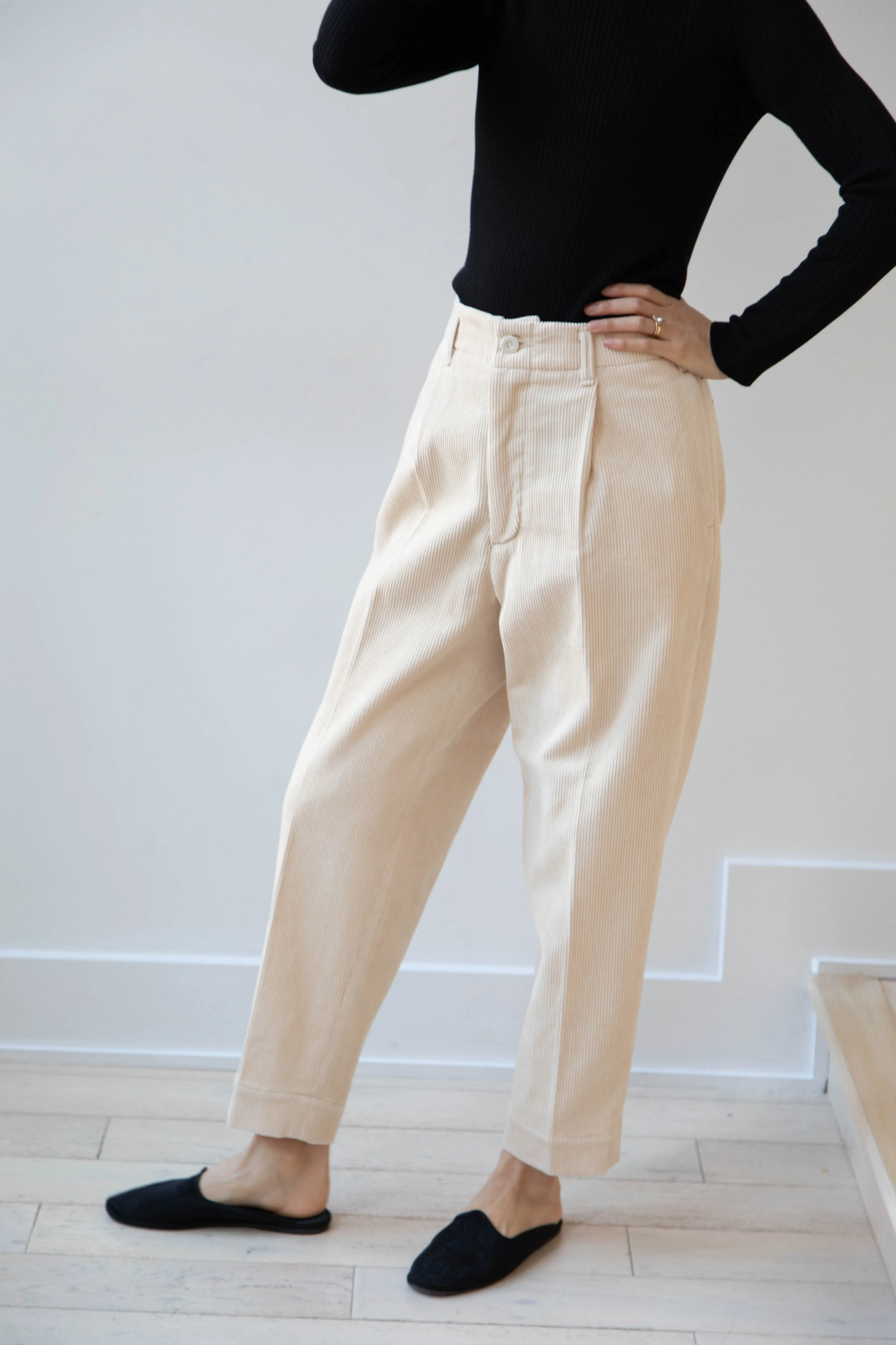 Aseedonclöud | HW Corduroy Slacks in Off White