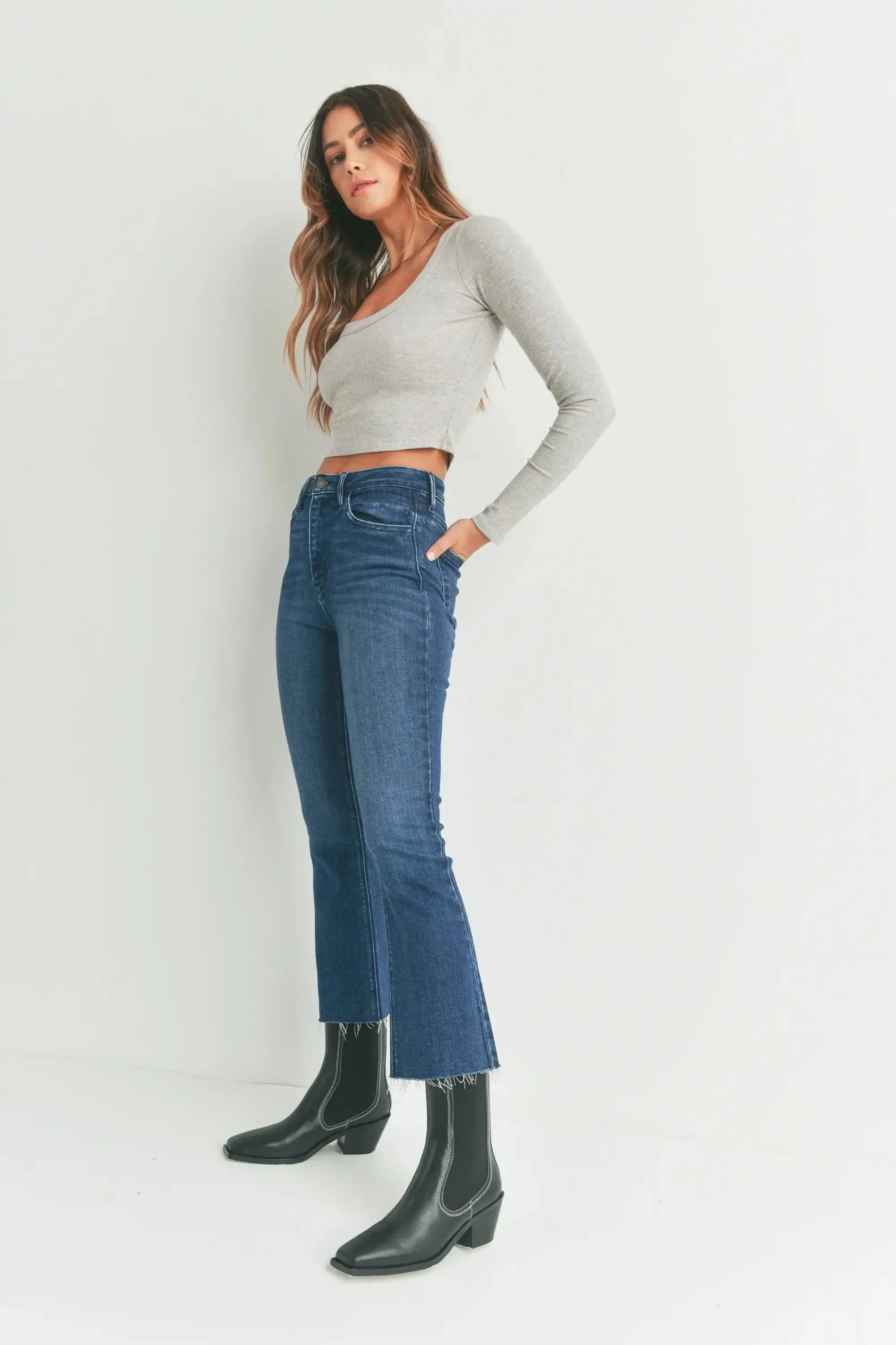 FLARE CROPPED SLIM FIT DENIM JEANS