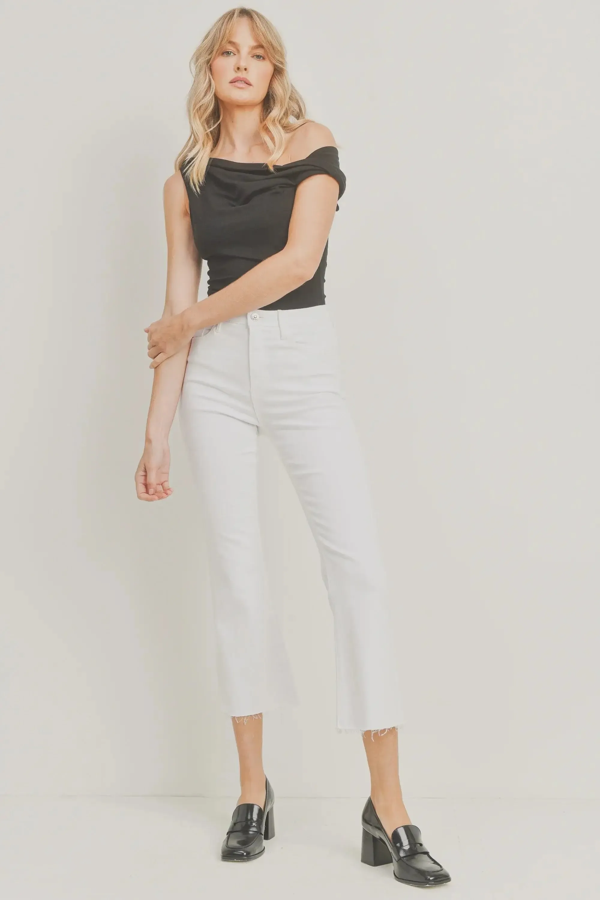 FLARE CROPPED SLIM FIT DENIM JEANS